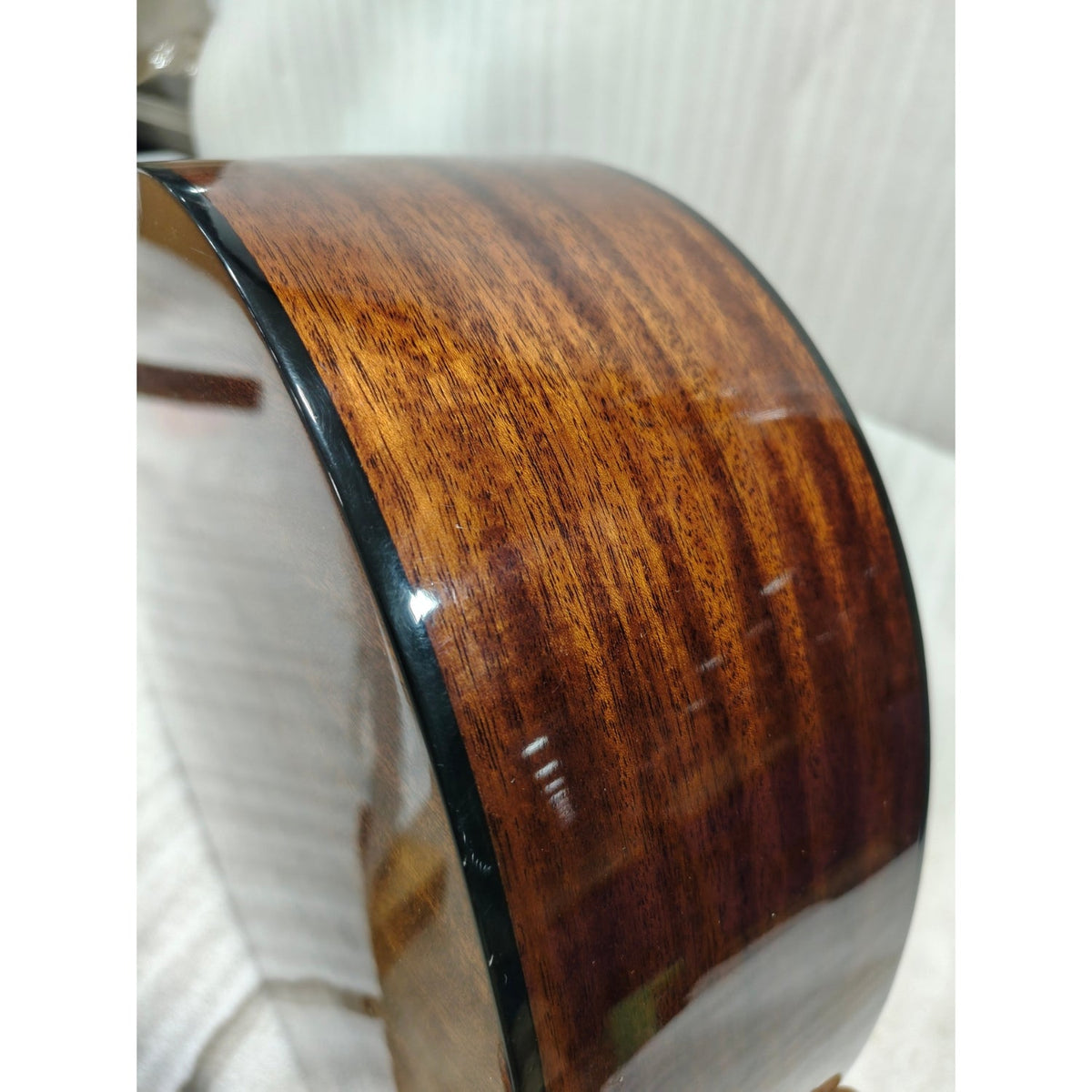Vault Artisan Premium Electro-Acoustic Guitar with Solid Spruce Top, Solid Mahogany Back and Sides and Fishman Pickup - Open Box