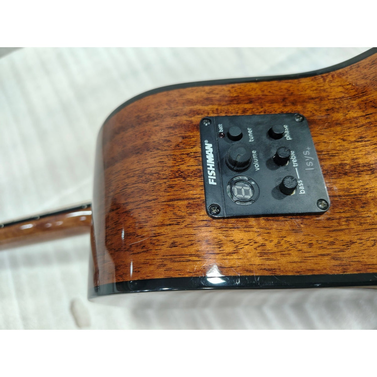 Vault Artisan Premium Electro-Acoustic Guitar with Solid Spruce Top, Solid Mahogany Back and Sides and Fishman Pickup - Open Box