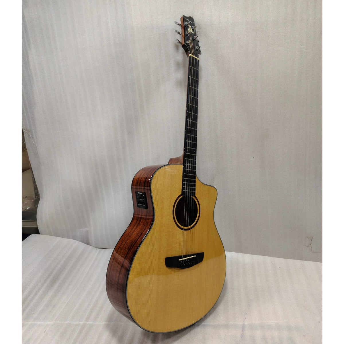 Vault Artisan Premium Electro-Acoustic Guitar with Solid Spruce Top, Solid Mahogany Back and Sides and Fishman Pickup - Open Box