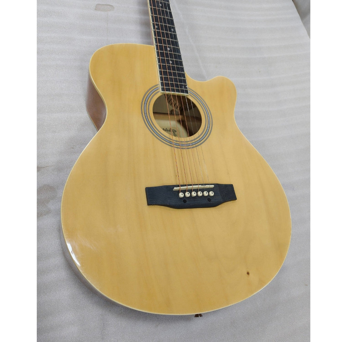 Vault EA20 Cutaway Acoustic Guitar - Open Box B Stock