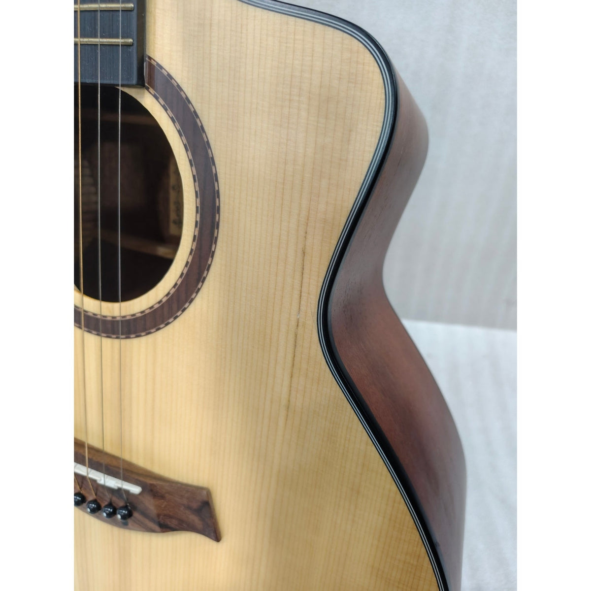 Vault EA40 41 inch Premium Solid Spruce-Top Cutaway Acoustic Guitar - Open Box B Stock
