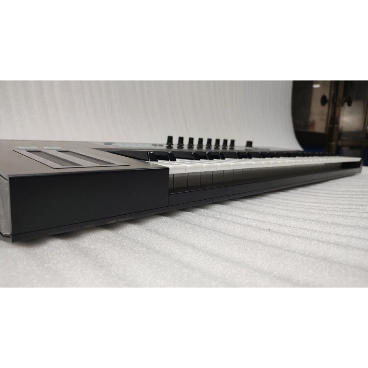 Native Instruments Komplete Kontrol S49 MK1 Midi Keyboard with Free Upgrade To Komplete 12 Select - Open Box