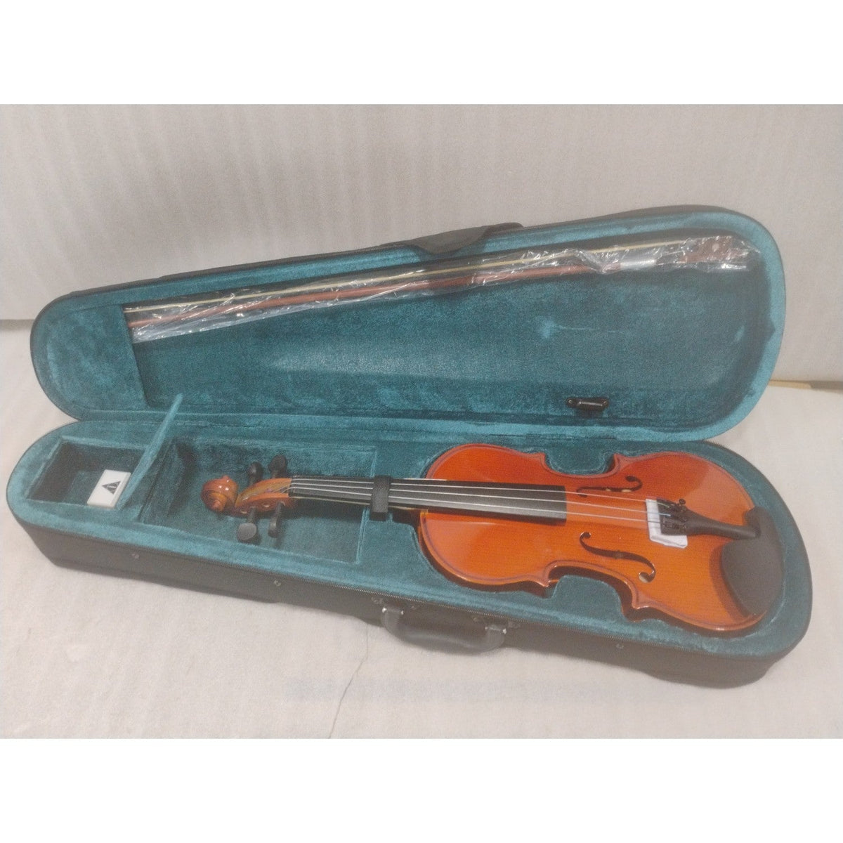 Vault Fiddler 4/4 Violin with Bow, Rosin & Case (Outfit) - Open Box