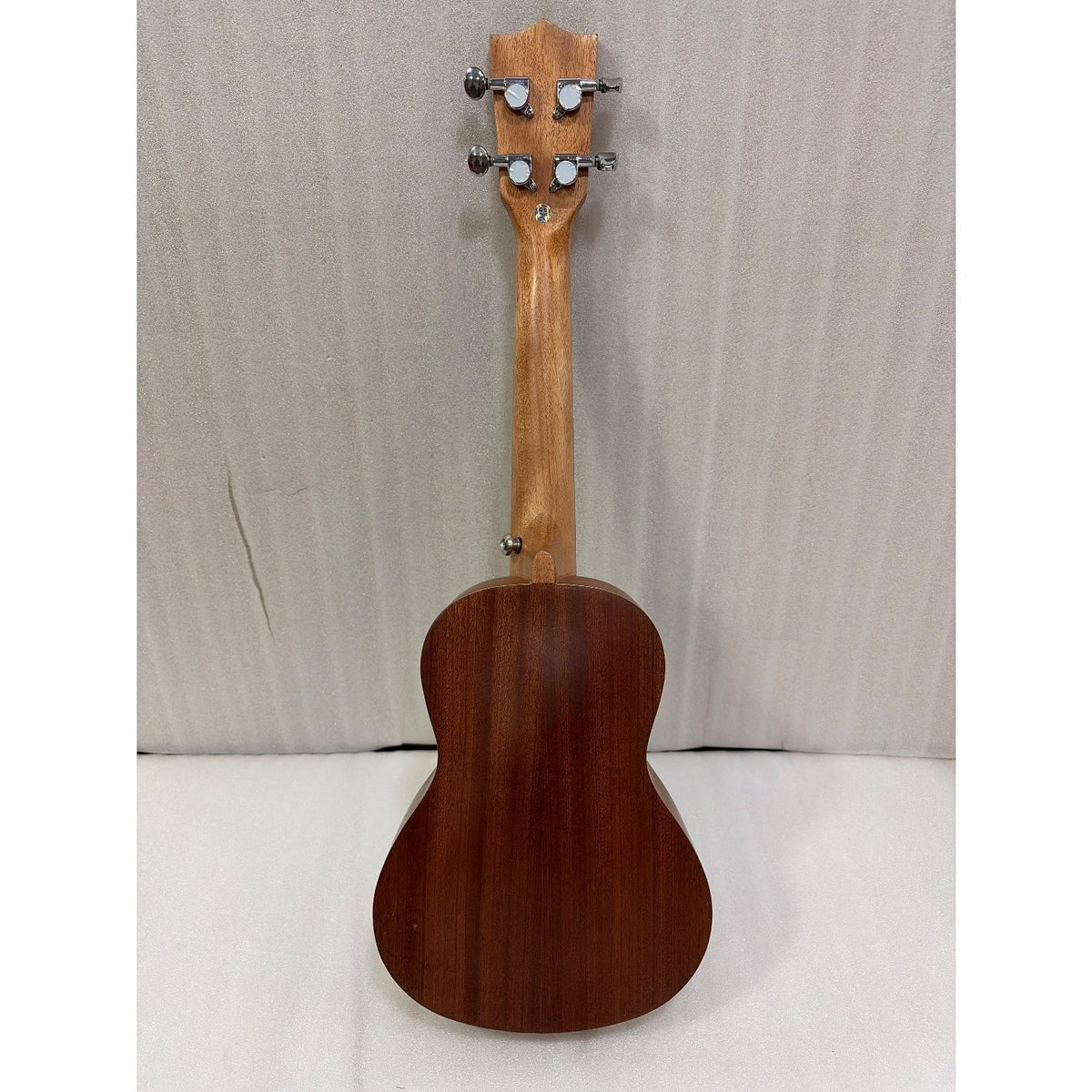 Vault UK-100C 24 inch Arched Back Concert Ukulele With Gig Bag - Open Box