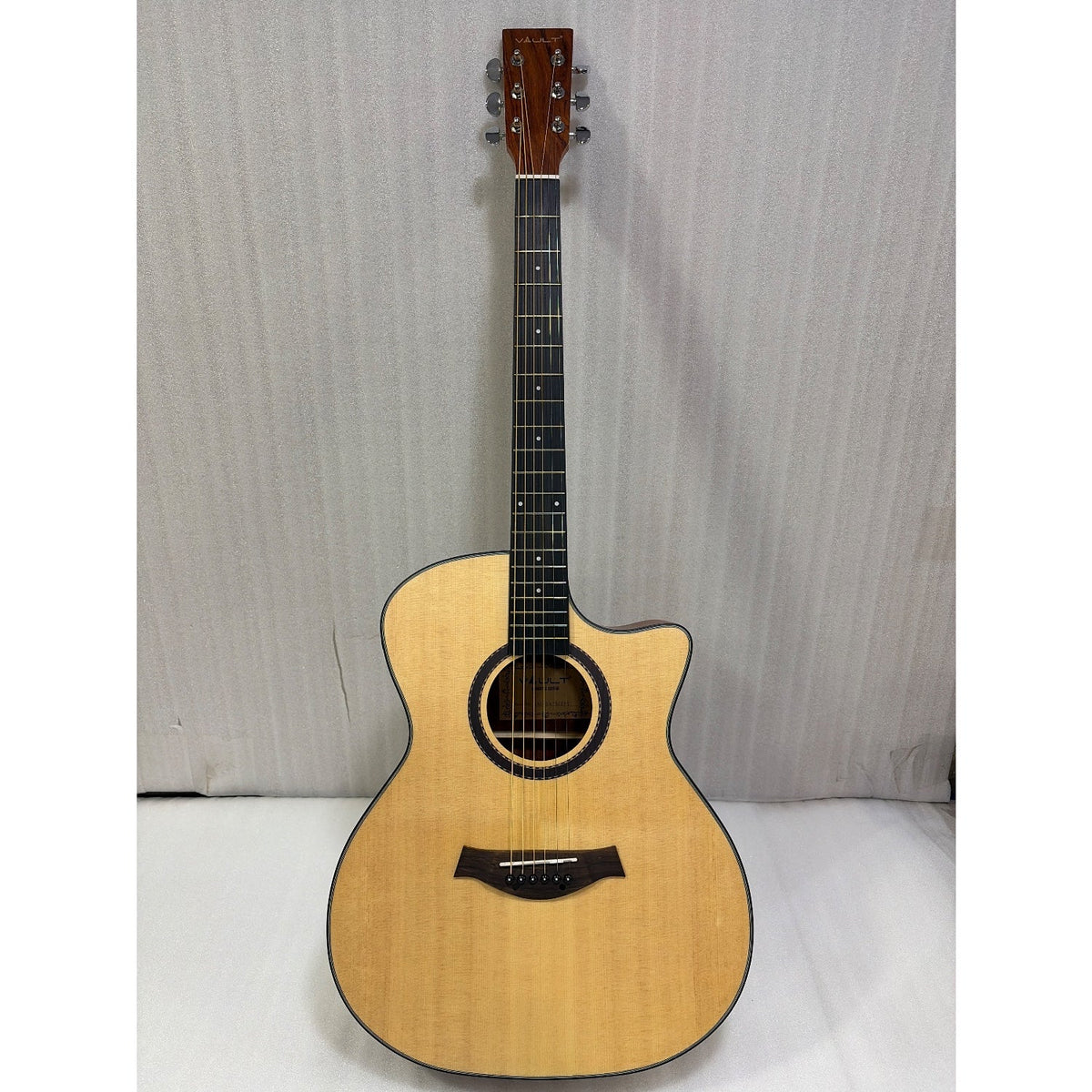 Vault EA25CE Grand Auditorium Shape Electro Acoustic Guitar with Bubinga Back and Sides - Open Box