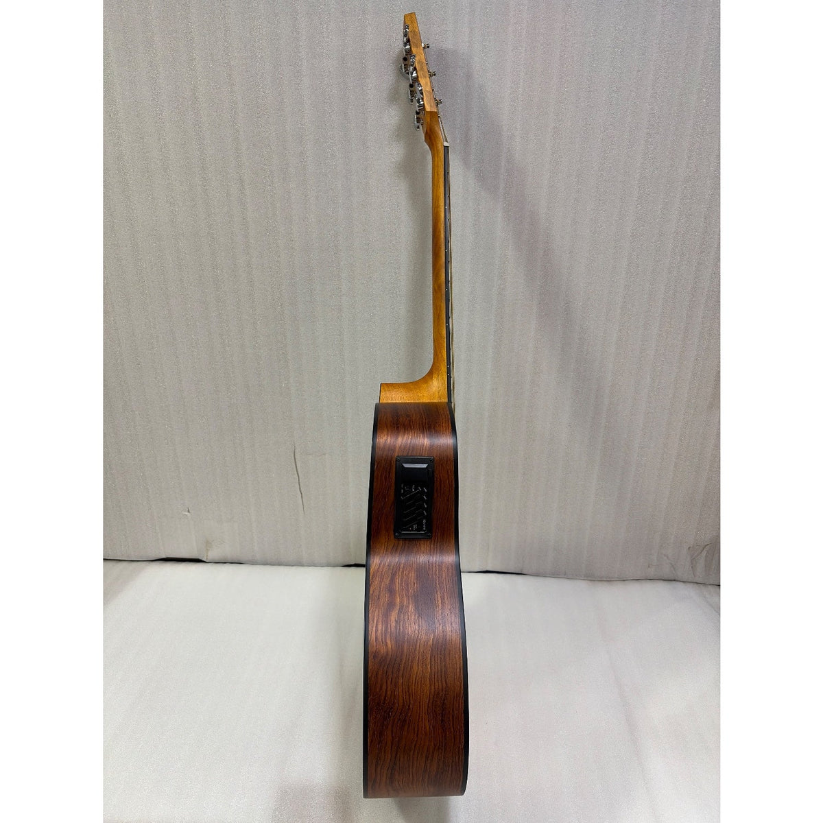 Vault EA25CE Grand Auditorium Shape Electro Acoustic Guitar with Bubinga Back and Sides - Open Box