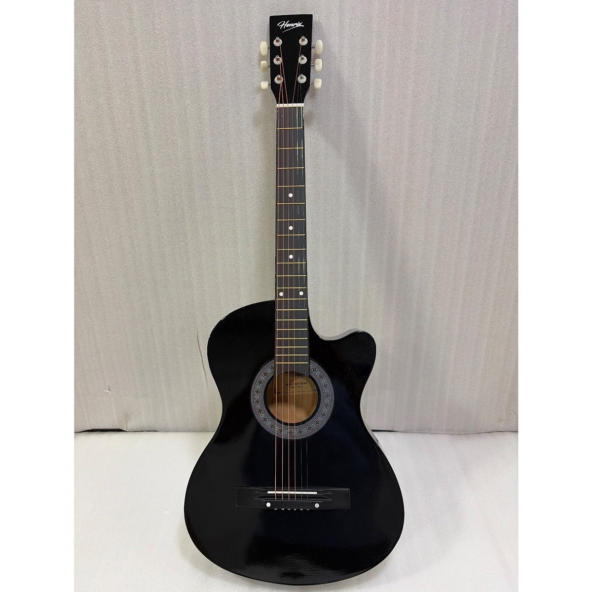 Henrix 38C 38 Inch Cutaway Acoustic Guitar with Dual Action Truss Rod, Gigbag, Picks, String Set, Strap, Cloth & Ebook - Open Box