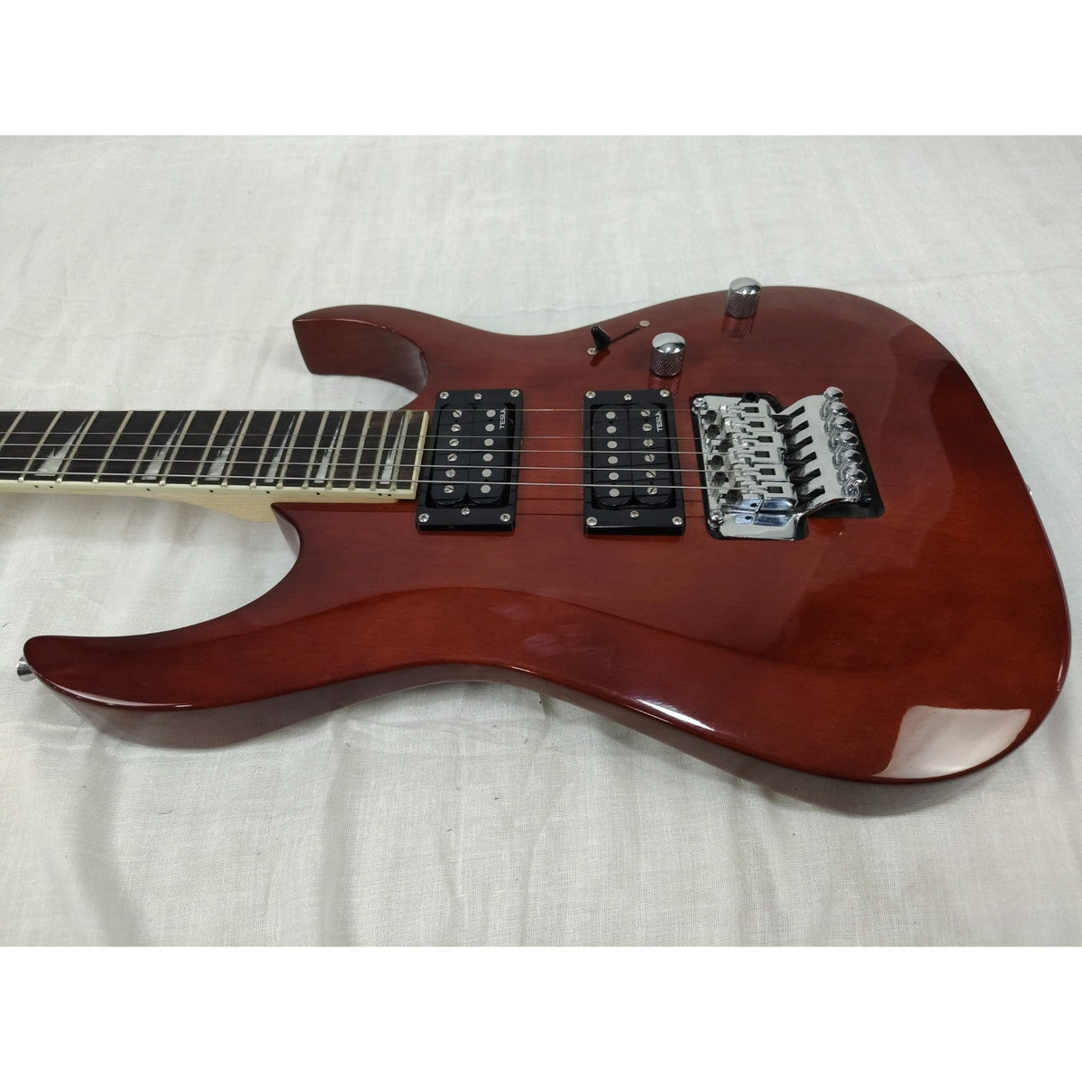 Vault Performer Pro RG 6 String Electric Guitar - High Gloss Solid Mahogany - Open Box