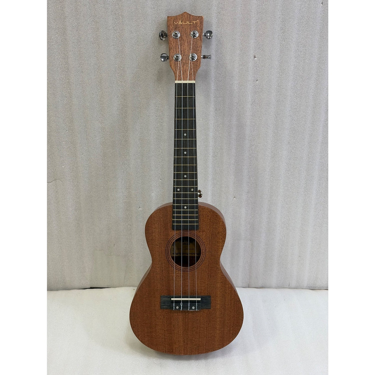 Vault UK-100C 24 inch Arched Back Concert Ukulele With Gig Bag - Open Box