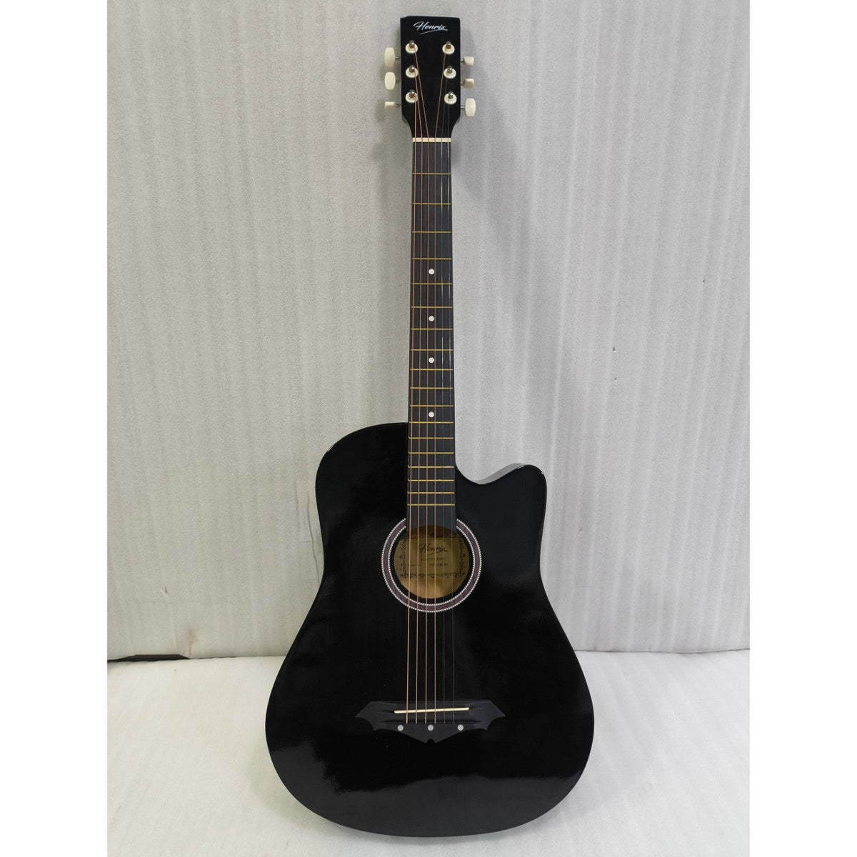 Henrix 38C 38 Inch Cutaway Acoustic Guitar with Dual Action Truss Rod, Gigbag, Picks, String Set, Strap, Cloth & Ebook - Open Box