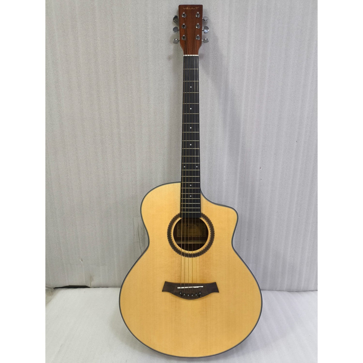 Vault EA40 41 inch Premium Solid Spruce-Top Cutaway Acoustic Guitar - Open Box