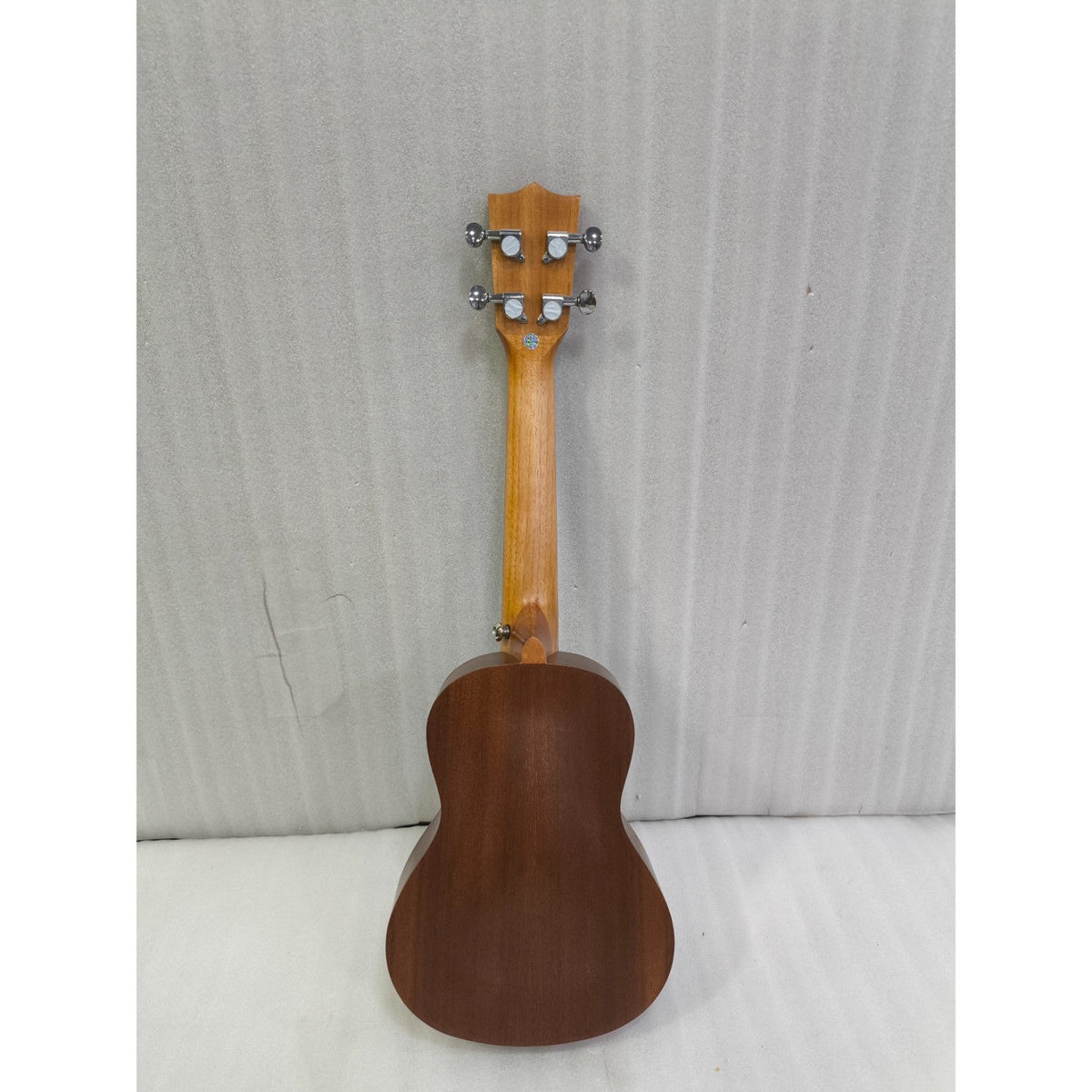 Vault UK-100C 24 inch Arched Back Concert Ukulele With Gig Bag - Open Box