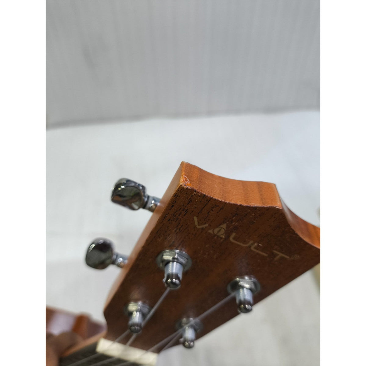 Vault UK-100C 24 inch Arched Back Concert Ukulele With Gig Bag - Open Box