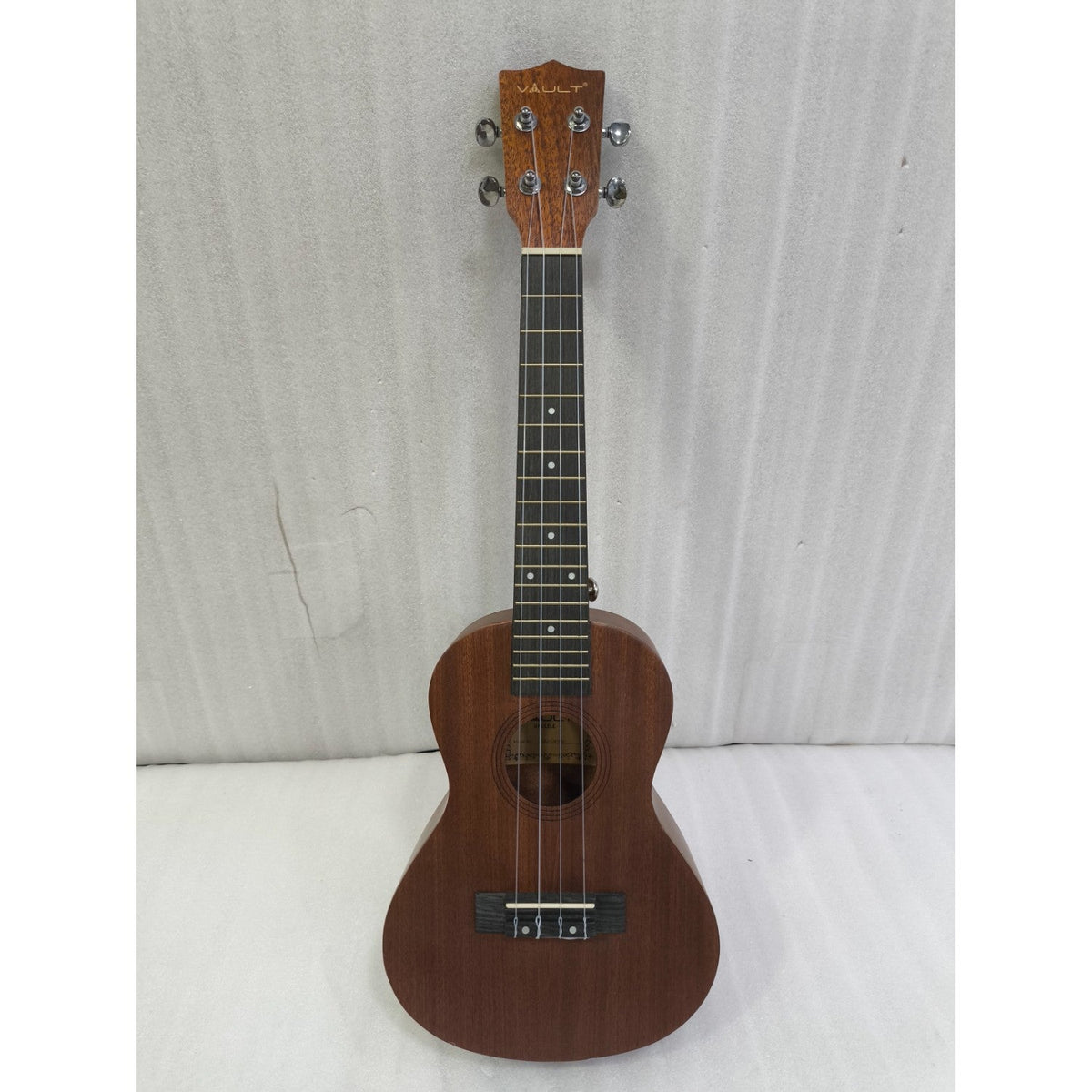 Vault UK-100C 24 inch Arched Back Concert Ukulele With Gig Bag - Open Box
