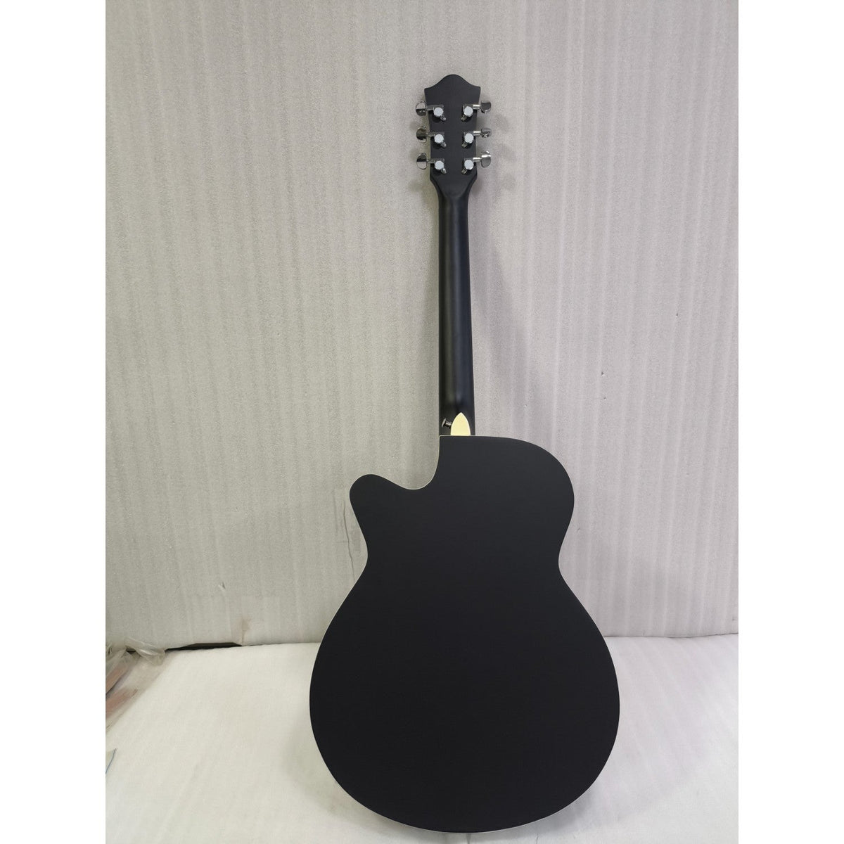 Henrix PRO 40C 40-Inch Cutaway Acoustic Guitar with Dual Action Truss Rod, Gigbag, Picks, String Set, Strap, Cloth & Ebook - Open Box