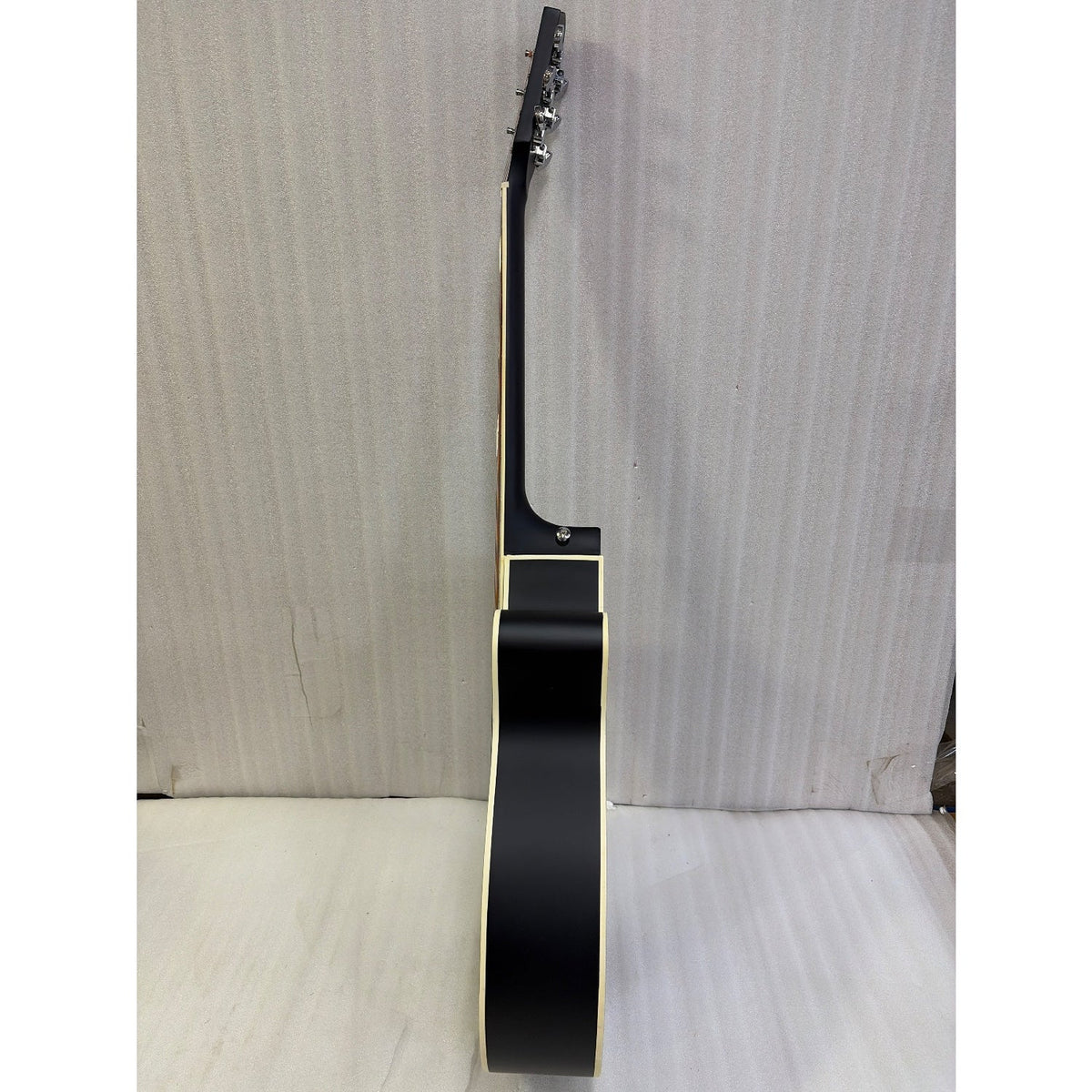 Henrix PRO 40C 40-Inch Cutaway Acoustic Guitar with Dual Action Truss Rod, Gigbag, Picks, String Set, Strap, Cloth & Ebook - Open Box