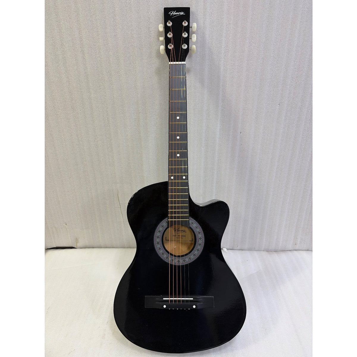 Henrix 38C 38 Inch Cutaway Acoustic Guitar with Dual Action Truss Rod, Gigbag, Picks, String Set, Strap, Cloth & Ebook - Open Box