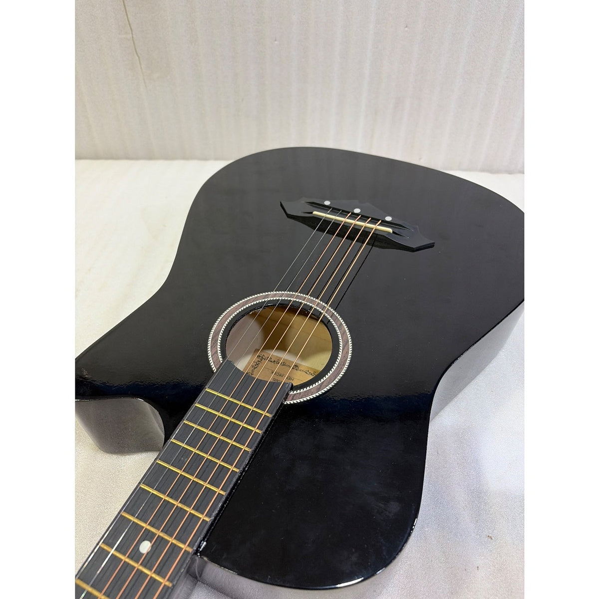 Henrix 38C 38 Inch Cutaway Acoustic Guitar with Dual Action Truss Rod, Gigbag, Picks, String Set, Strap, Cloth & Ebook - Open Box