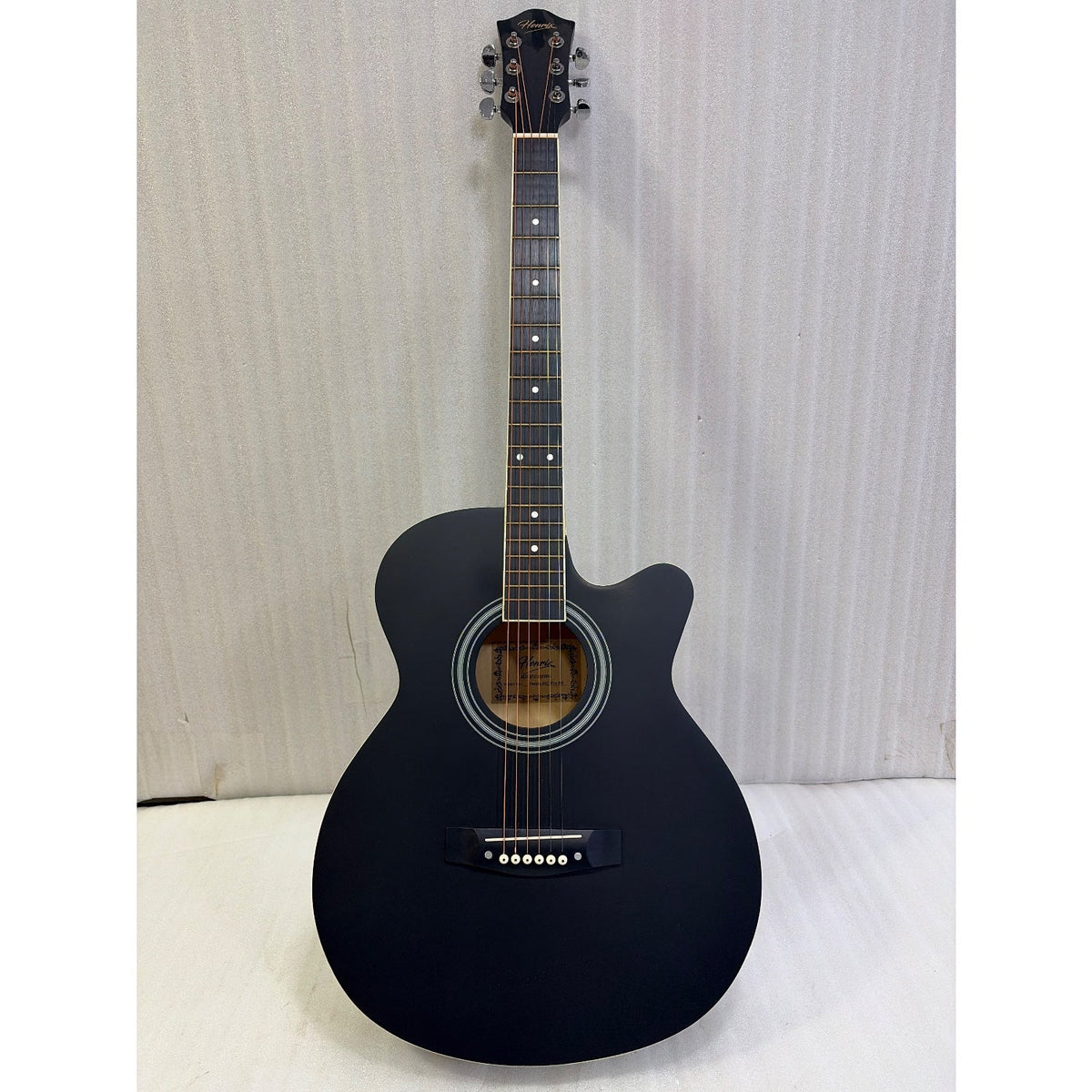 Henrix PRO 40C 40-Inch Cutaway Acoustic Guitar with Dual Action Truss Rod, Gigbag, Picks, String Set, Strap, Cloth & Ebook - Open Box