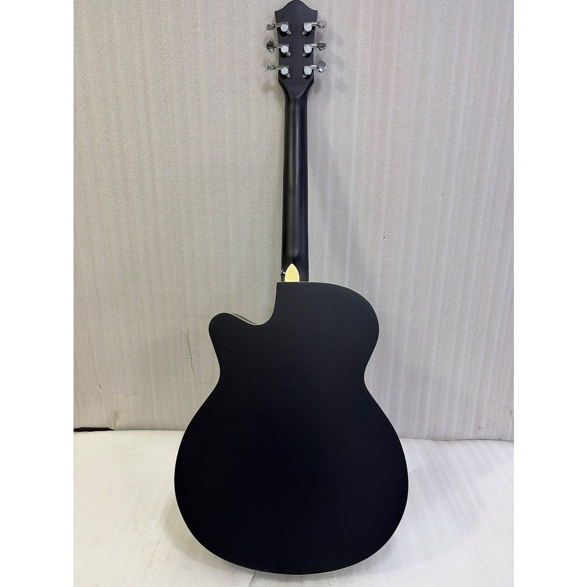 Henrix PRO 40C 40-Inch Cutaway Acoustic Guitar with Dual Action Truss Rod, Gigbag, Picks, String Set, Strap, Cloth & Ebook - Open Box