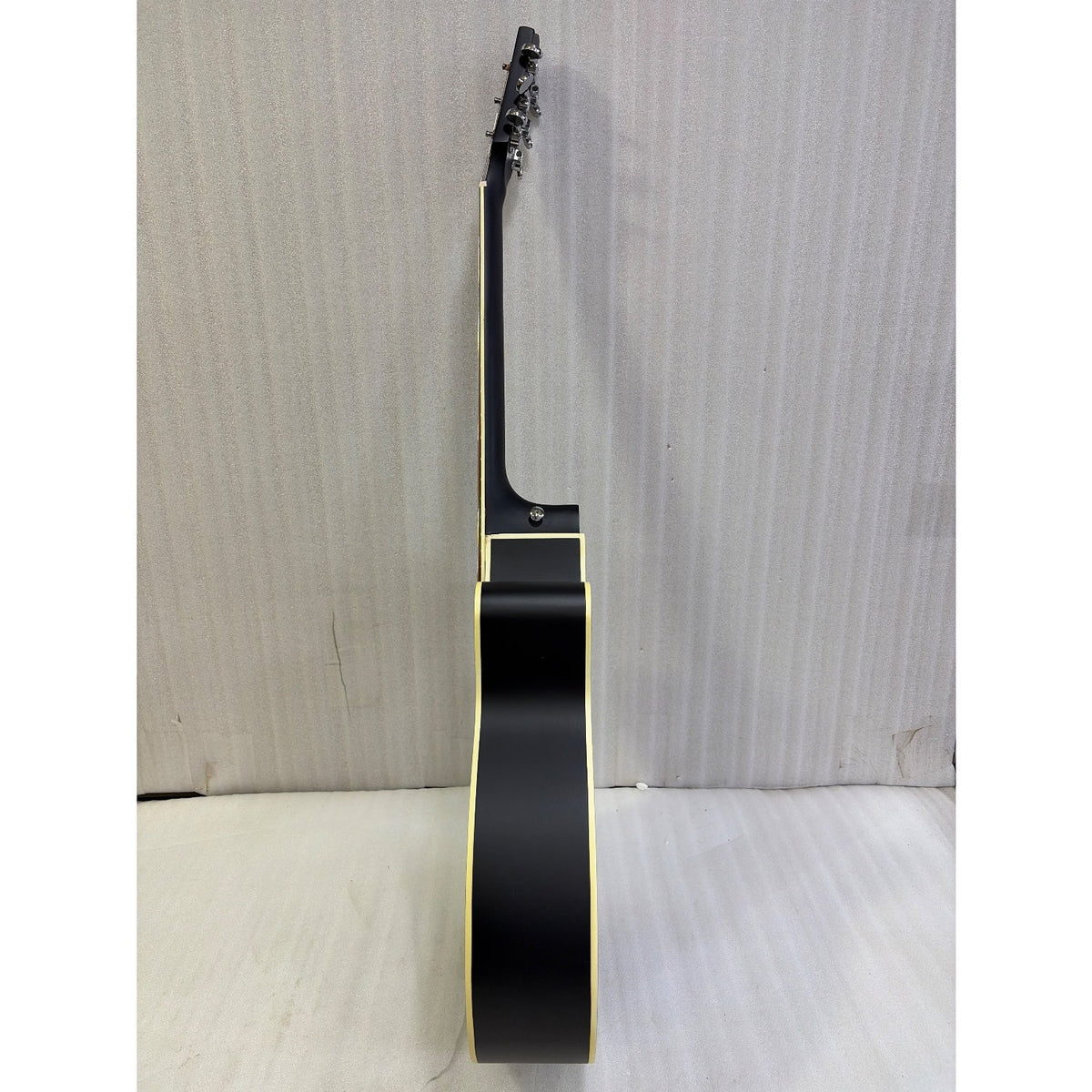 Henrix PRO 40C 40-Inch Cutaway Acoustic Guitar with Dual Action Truss Rod, Gigbag, Picks, String Set, Strap, Cloth & Ebook - Open Box