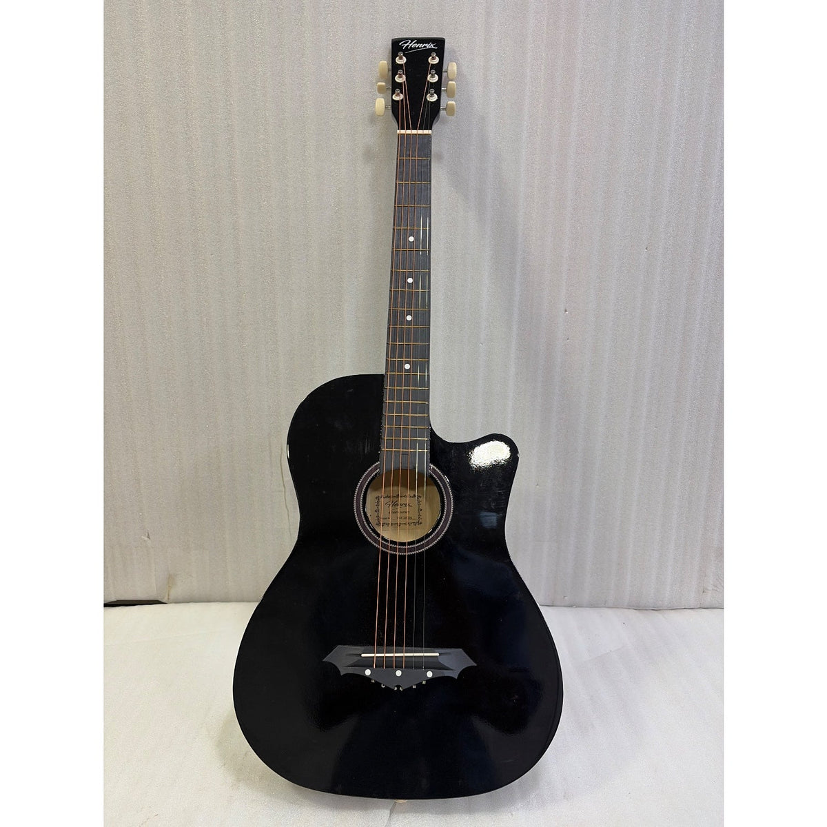 Henrix 38C 38 Inch Cutaway Acoustic Guitar with Dual Action Truss Rod, Gigbag, Picks, String Set, Strap, Cloth & Ebook - Open Box