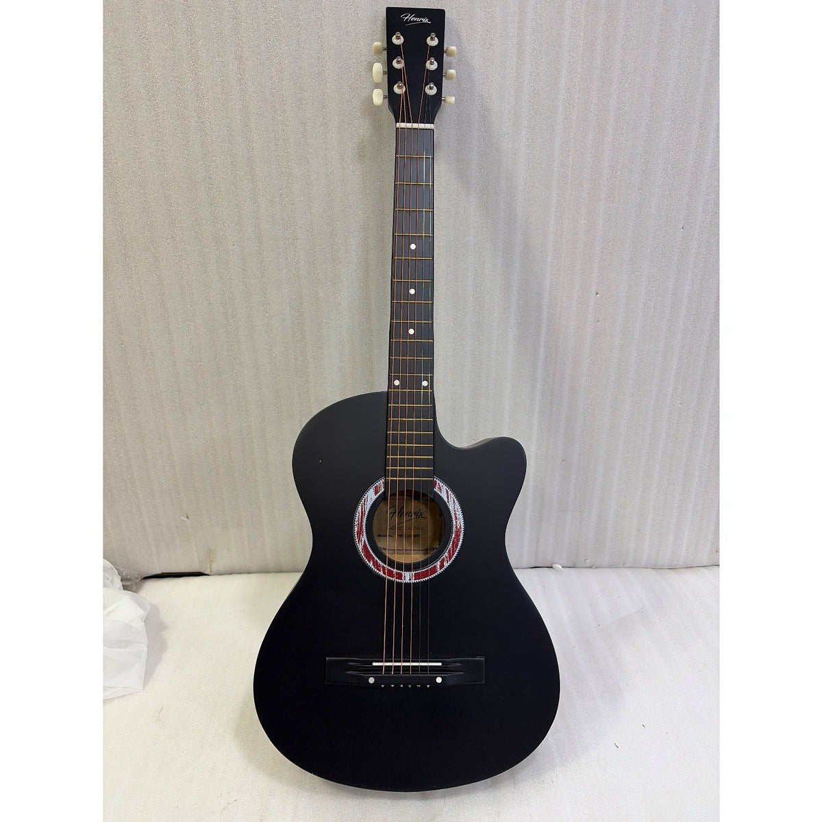 Henrix 38C 38 Inch Cutaway Acoustic Guitar with Dual Action Truss Rod, Gigbag, Picks, String Set, Strap, Cloth & Ebook - Open Box