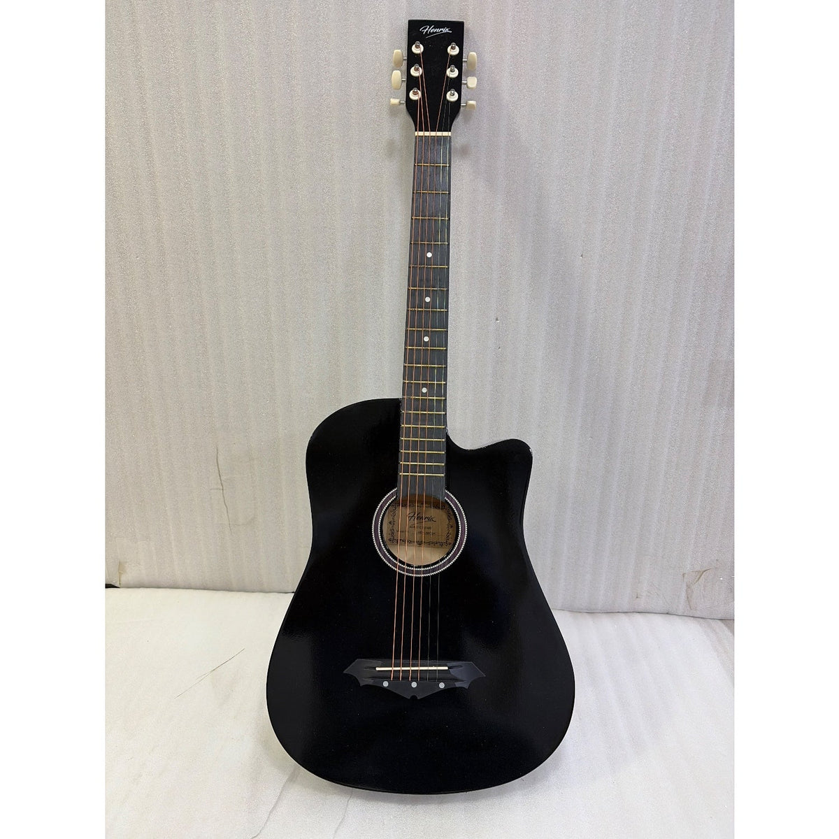 Henrix 38C 38 Inch Cutaway Acoustic Guitar with Dual Action Truss Rod, Gigbag, Picks, String Set, Strap, Cloth & Ebook - Open Box