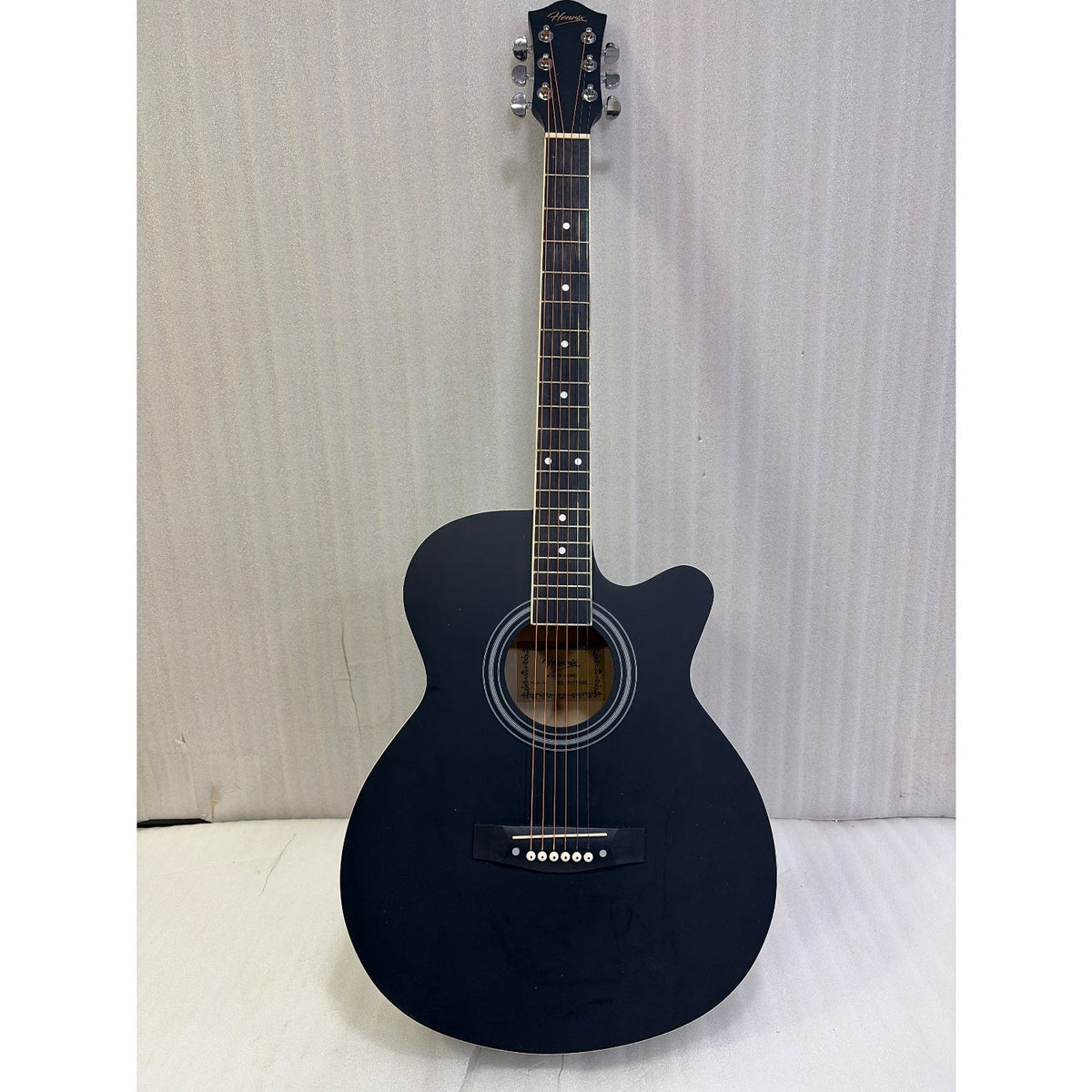 Henrix PRO 40C 40-Inch Cutaway Acoustic Guitar with Dual Action Truss Rod, Gigbag, Picks, String Set, Strap, Cloth & Ebook - Open Box