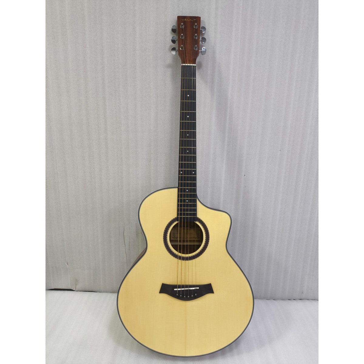 Vault EA40 41 inch Premium Solid Spruce-Top Cutaway Acoustic Guitar - Open Box