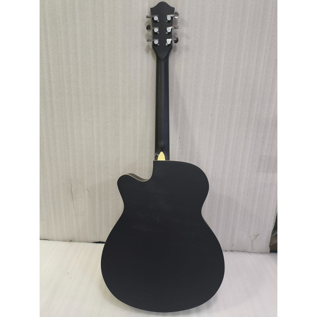 Henrix PRO 40C 40-Inch Cutaway Acoustic Guitar with Dual Action Truss Rod, Gigbag, Picks, String Set, Strap, Cloth & Ebook - Open Box