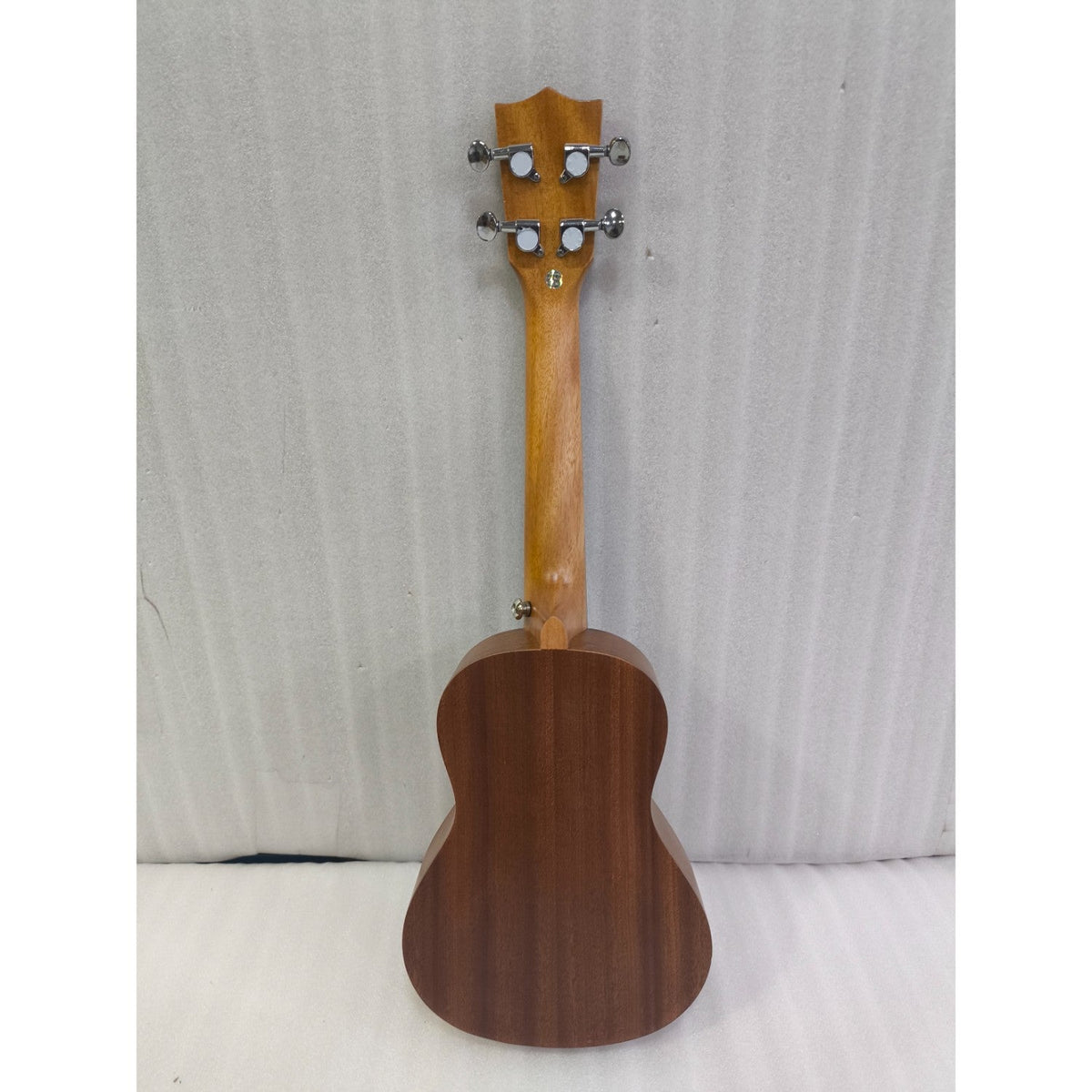 Vault UK-100C 24 inch Arched Back Concert Ukulele With Gig Bag - Open Box