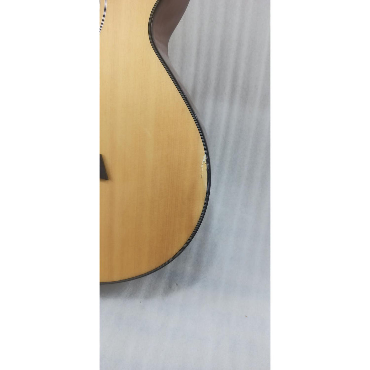 Vault EB40CE 4 String Solid Top Acoustic Bass Guitar With EQ and Padded Gigbag - 34" Scale Length - Open Box