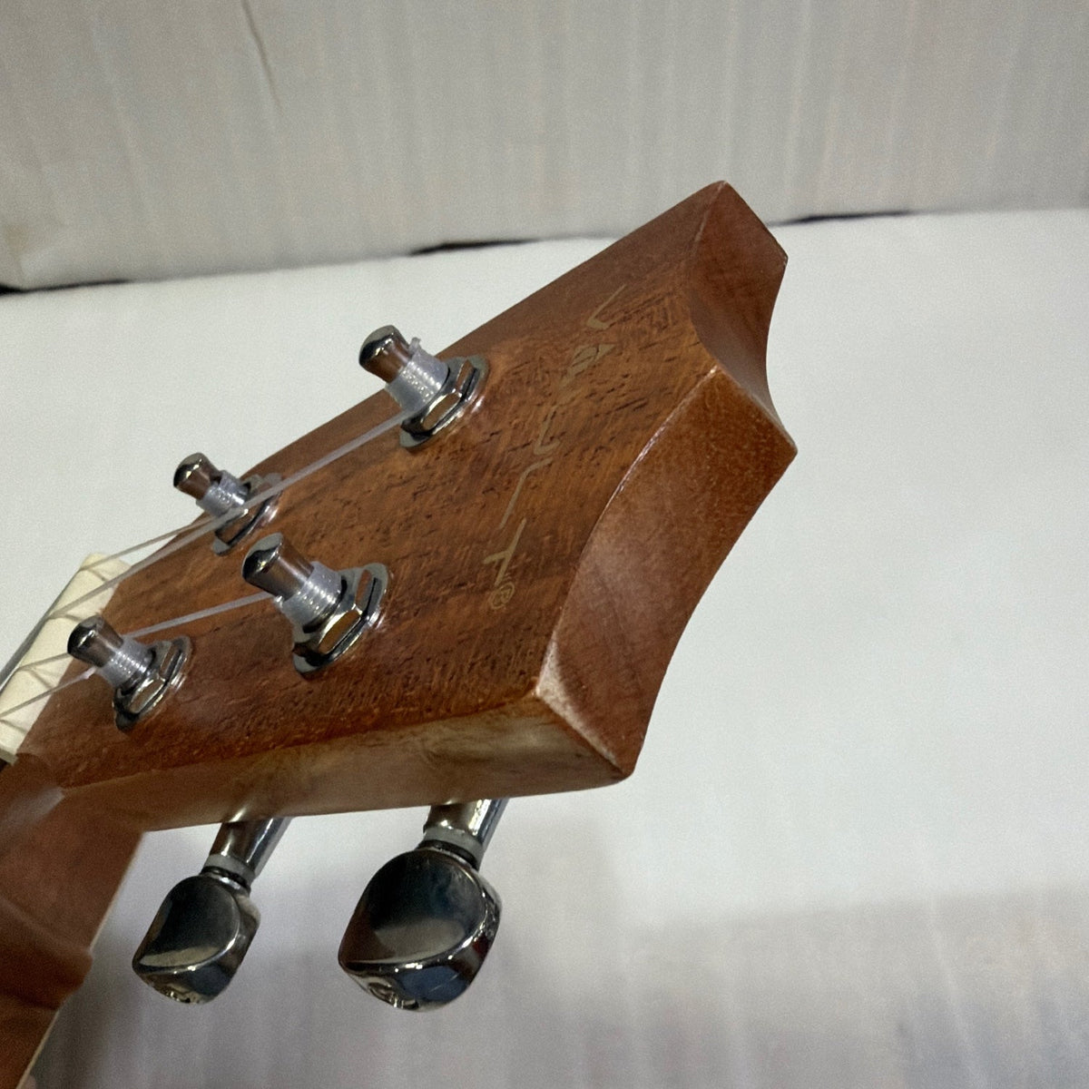 Vault UK-100C 24 inch Arched Back Concert Ukulele With Gig Bag - Open Box
