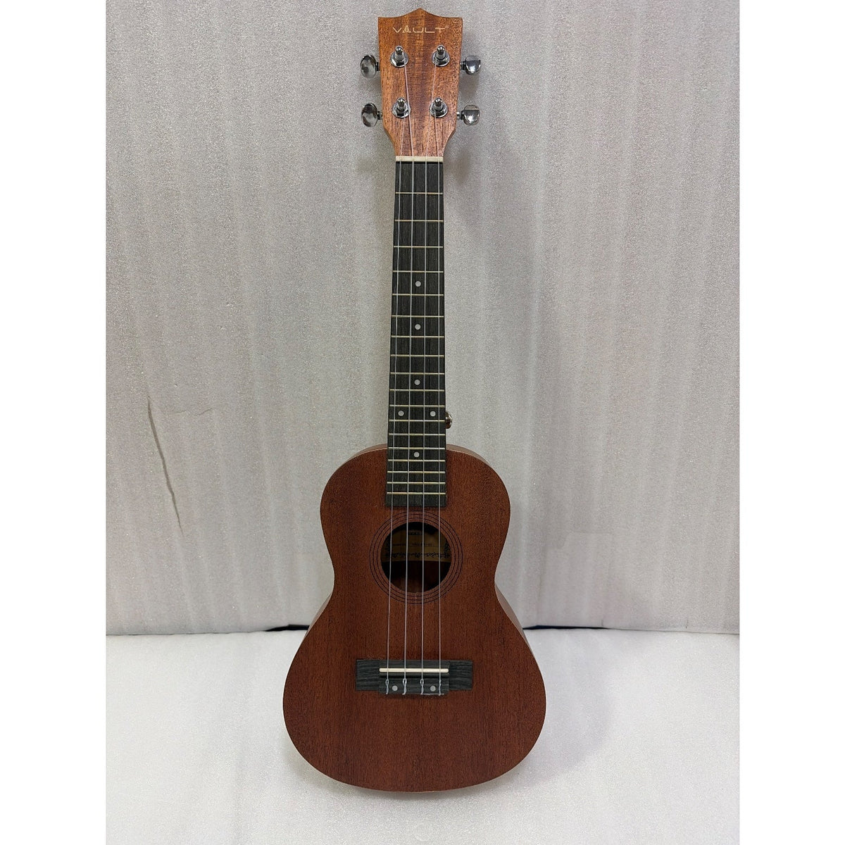 Vault UK-100C 24 inch Arched Back Concert Ukulele With Gig Bag - Open Box