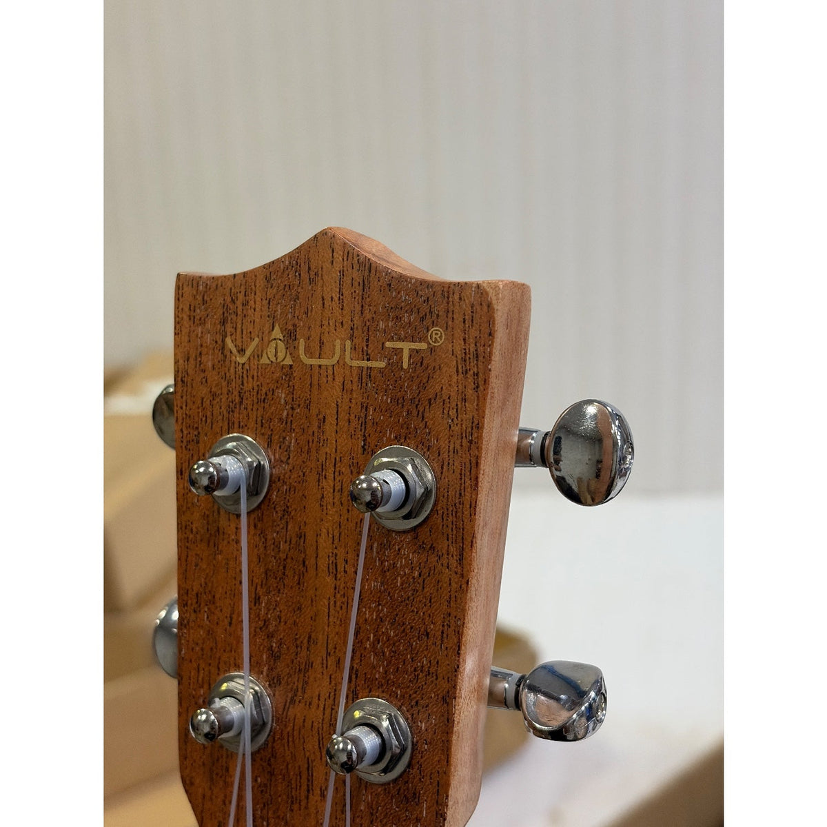 Vault UK-100C 24 inch Arched Back Concert Ukulele With Gig Bag - Open Box