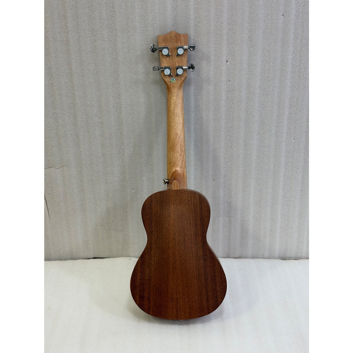 Vault UK-100C 24 inch Arched Back Concert Ukulele With Gig Bag - Open Box