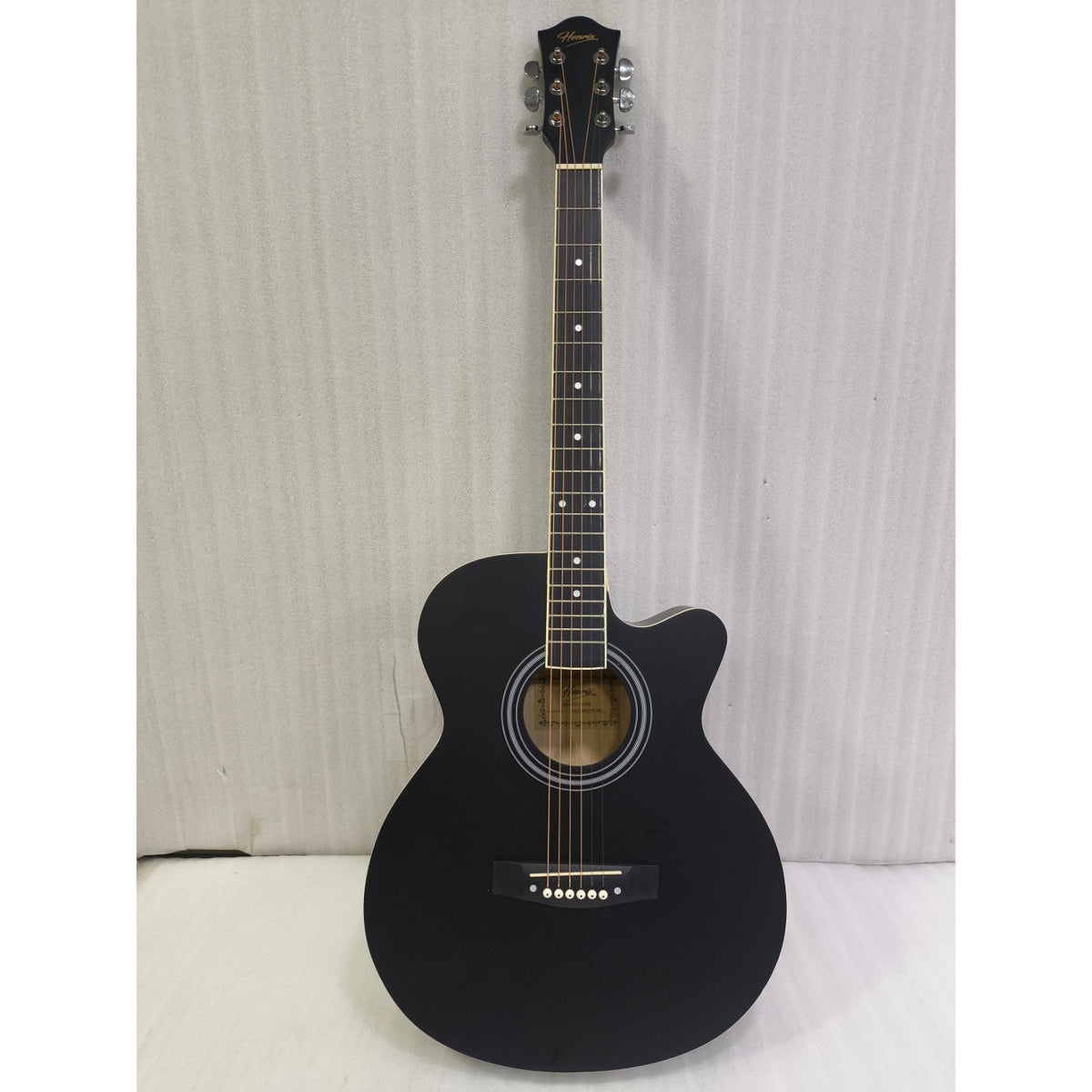 Henrix PRO 40C 40-Inch Cutaway Acoustic Guitar with Dual Action Truss Rod, Gigbag, Picks, String Set, Strap, Cloth & Ebook - Open Box