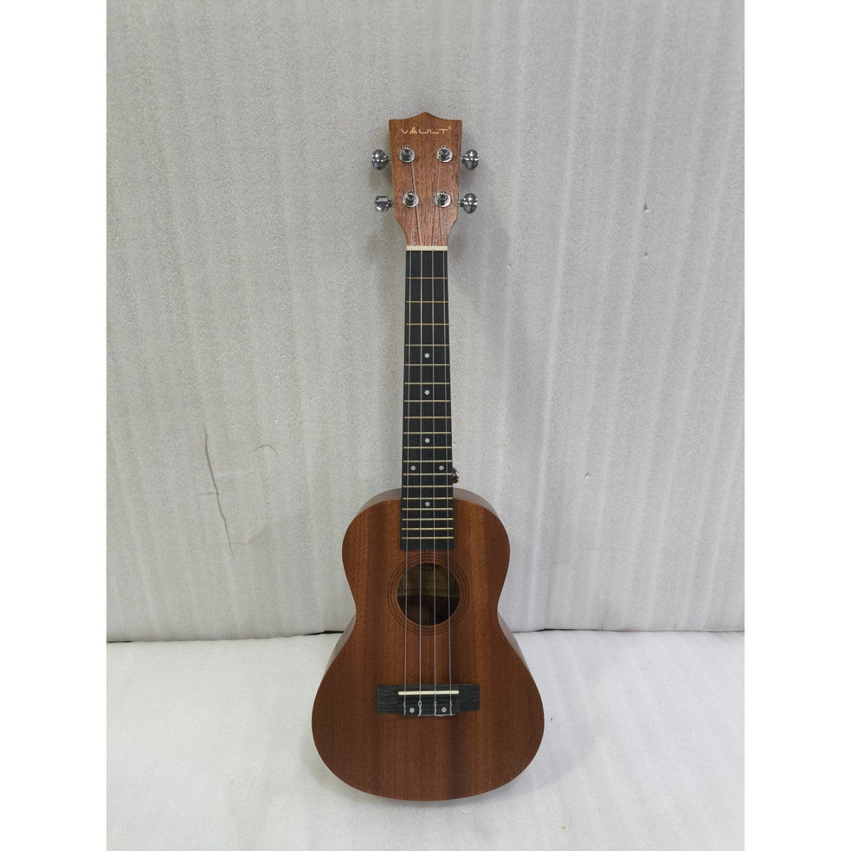 Vault UK-100C 24 inch Arched Back Concert Ukulele With Gig Bag - Open Box