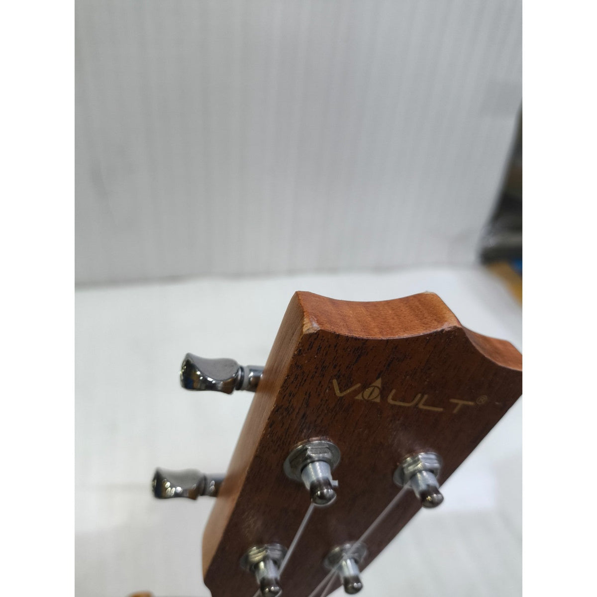 Vault UK-100C 24 inch Arched Back Concert Ukulele With Gig Bag - Open Box