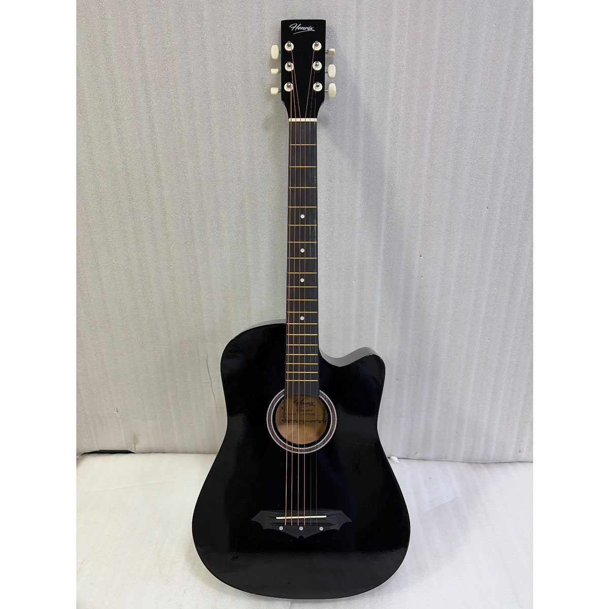 Henrix 38C 38 Inch Cutaway Acoustic Guitar with Dual Action Truss Rod, Gigbag, Picks, String Set, Strap, Cloth & Ebook - Open Box