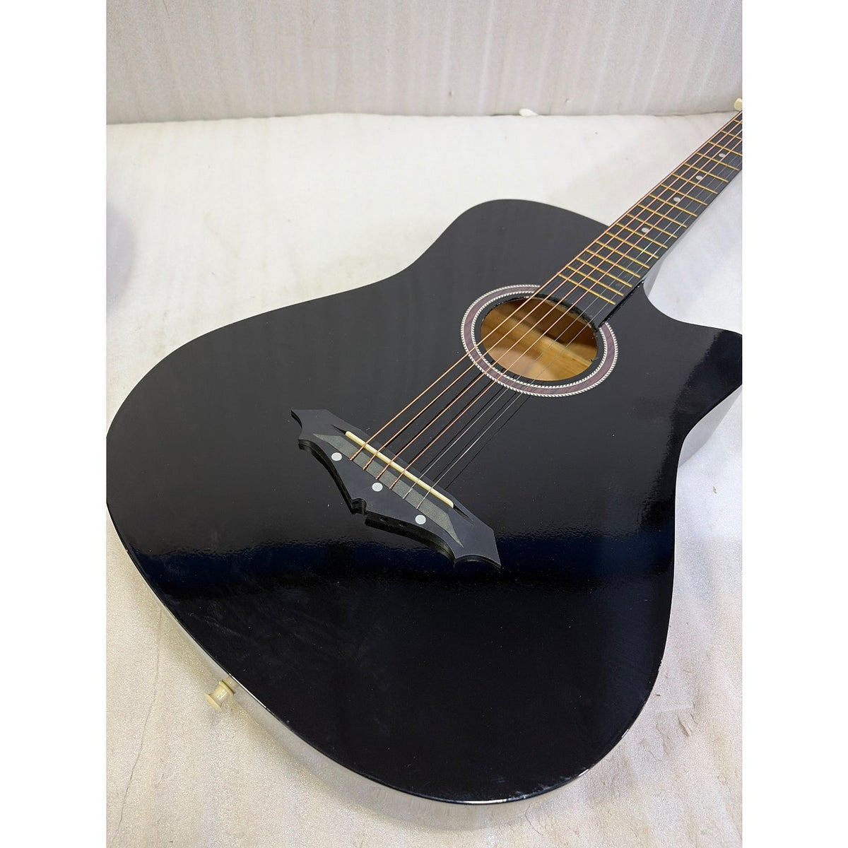 Henrix 38C 38 Inch Cutaway Acoustic Guitar with Dual Action Truss Rod, Gigbag, Picks, String Set, Strap, Cloth & Ebook - Open Box