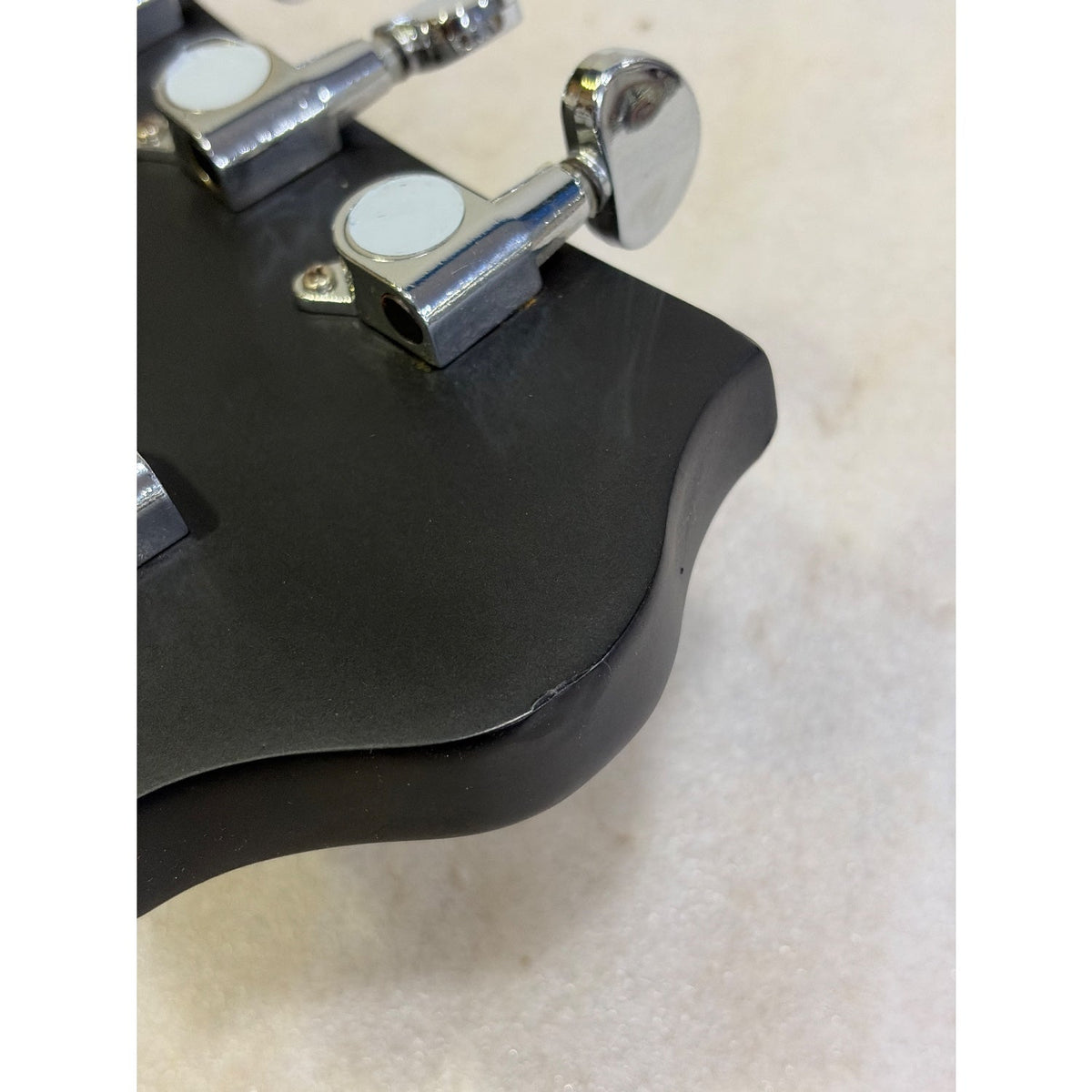 Henrix PRO 40C 40-Inch Cutaway Acoustic Guitar with Dual Action Truss Rod, Gigbag, Picks, String Set, Strap, Cloth & Ebook - Open Box