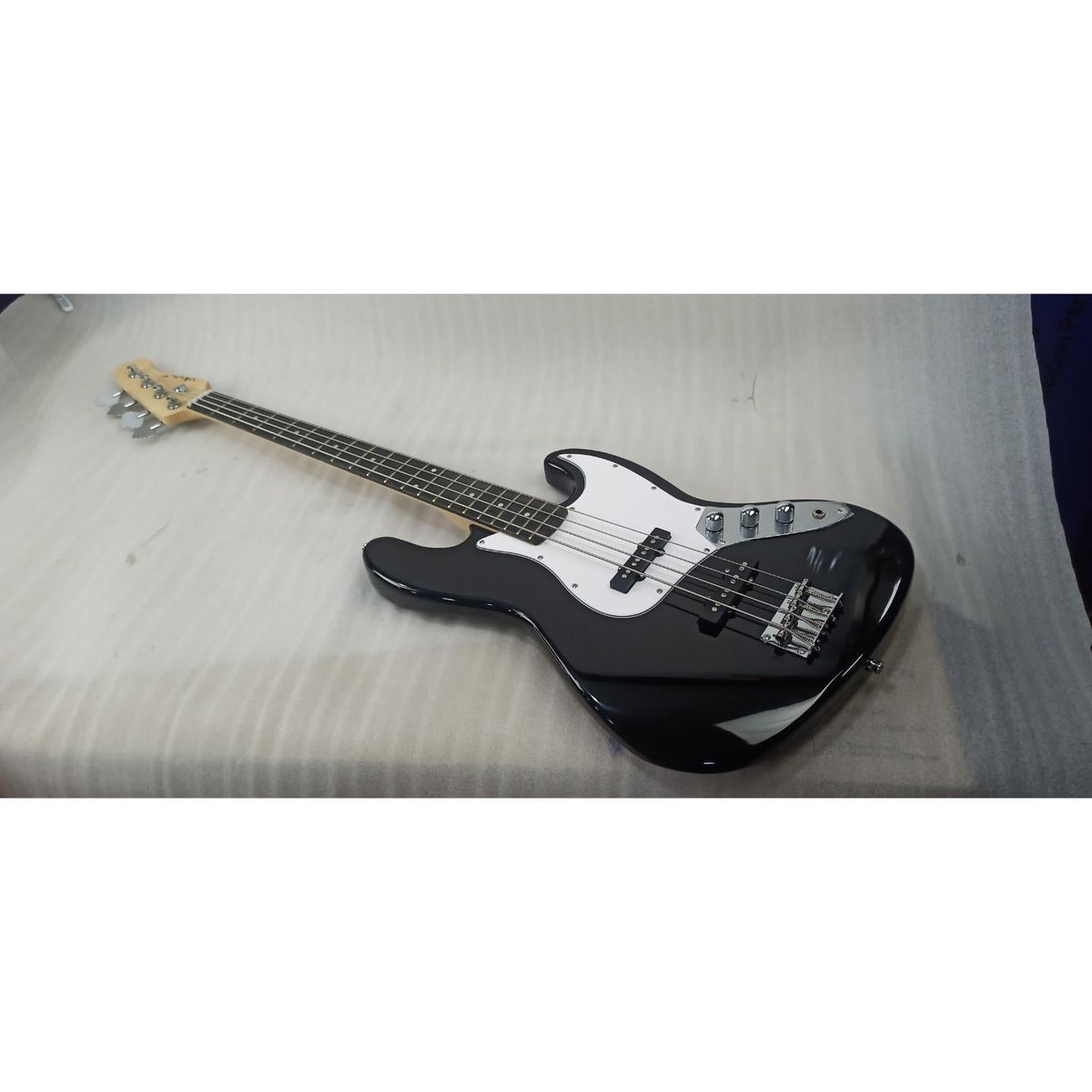 Vault JB4 Jazz Bass 4-String Bass Guitar - Open Box B Stock